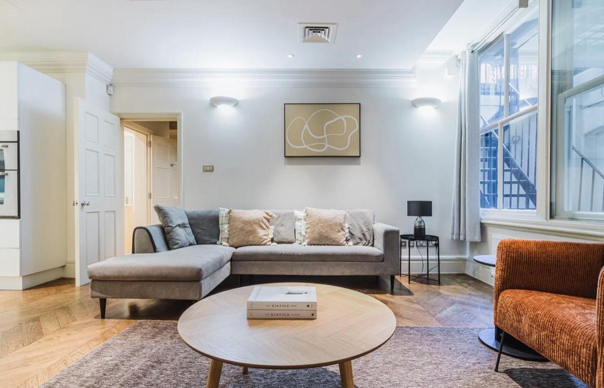 In Mayfer Apartment London